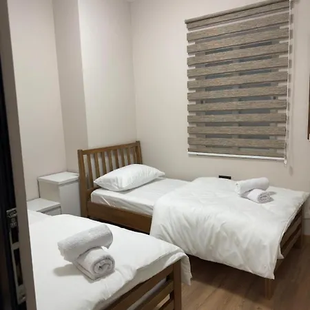 Henri's * ティラナ